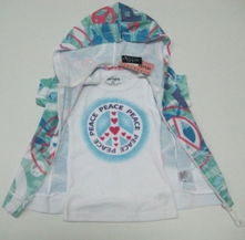 福州榮登貿(mào)易 一站式時(shí)尚購(gòu)物平臺(tái)，打造漂亮春秋裝兩件套與潮流鞋帽童裝零售批發(fā)新體驗(yàn)