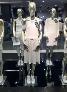 時(shí)尚衣櫥指南 不容錯(cuò)過(guò)的女裝品牌與零售新風(fēng)尚