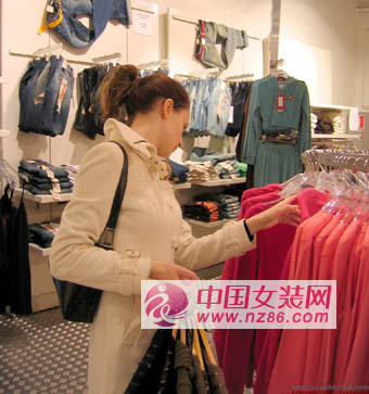 巧用心思 激活顧客購(gòu)物本能，提升服裝服飾零售業(yè)績(jī)